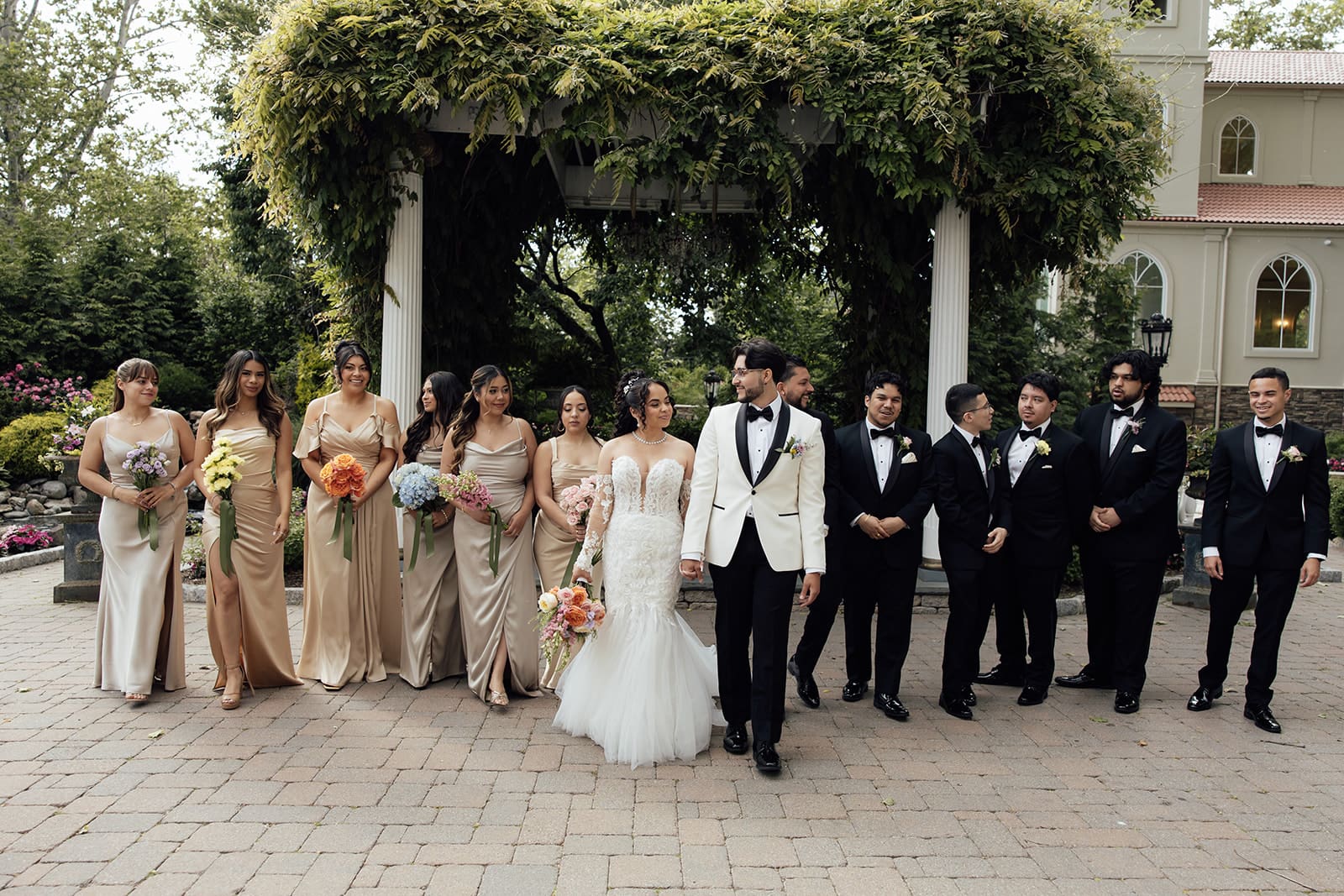 Outdoor wedding party photos at Nanina's in the Park.